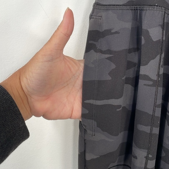 Athleta Black and Gray Salutation Camo Print Joggers Sz M - Picture 3 of 11